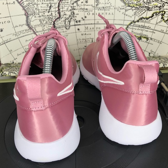 Nike Roshe One GS size 7y new in box - Picture 4 of 6